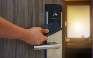 lắp đặt khóa điện tử